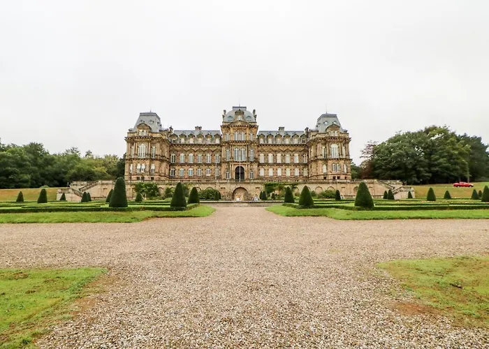 Plum Tree Lodge Set In 2 Acres Of Private Land
